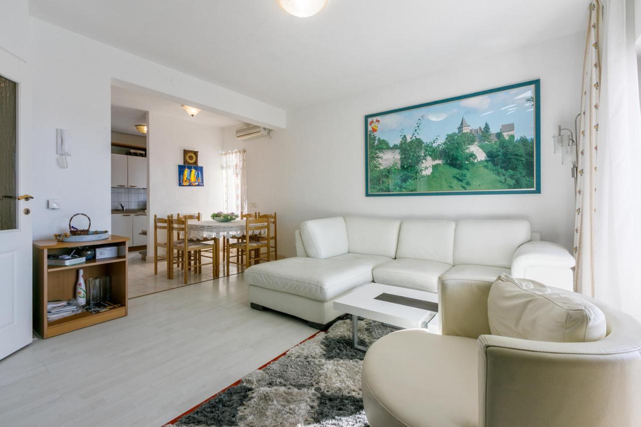 Apartment Eni Selce Exterior photo