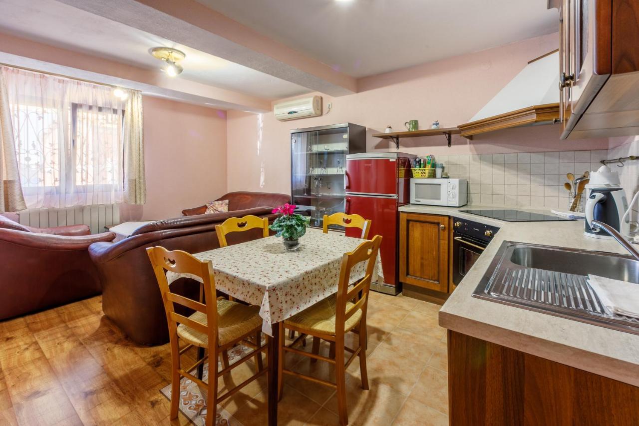 Apartment Eni Selce Exterior photo