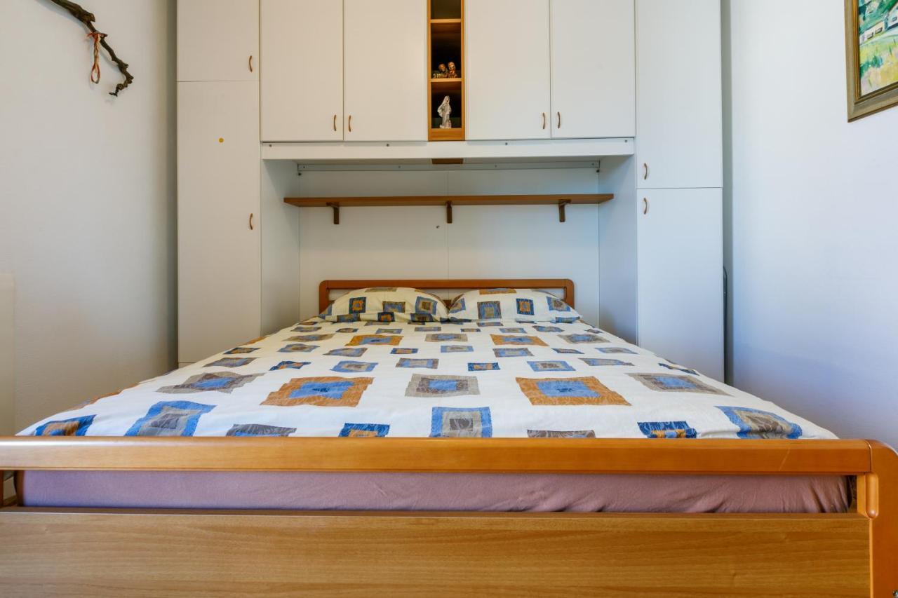 Apartment Eni Selce Exterior photo