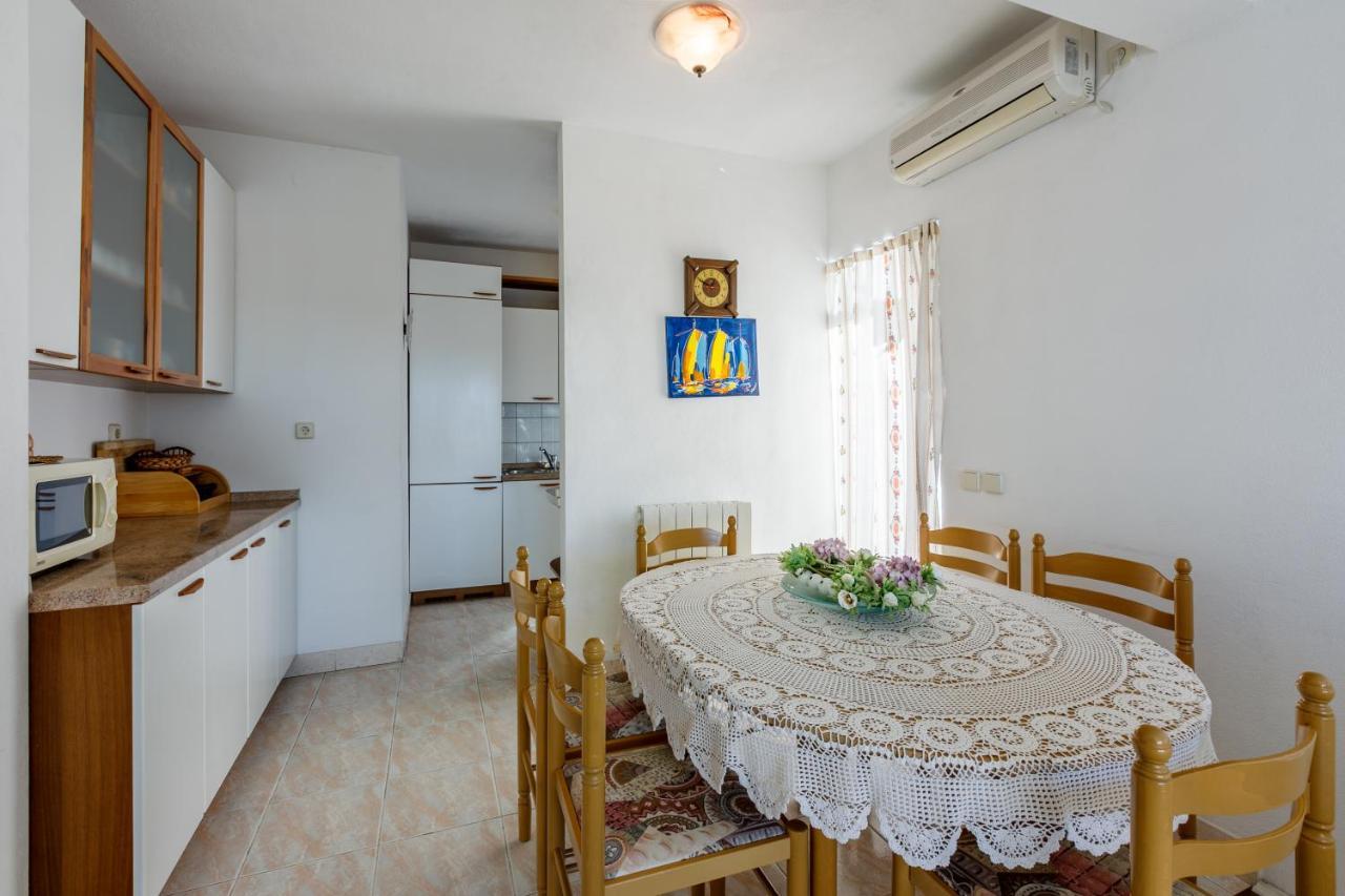 Apartment Eni Selce Exterior photo